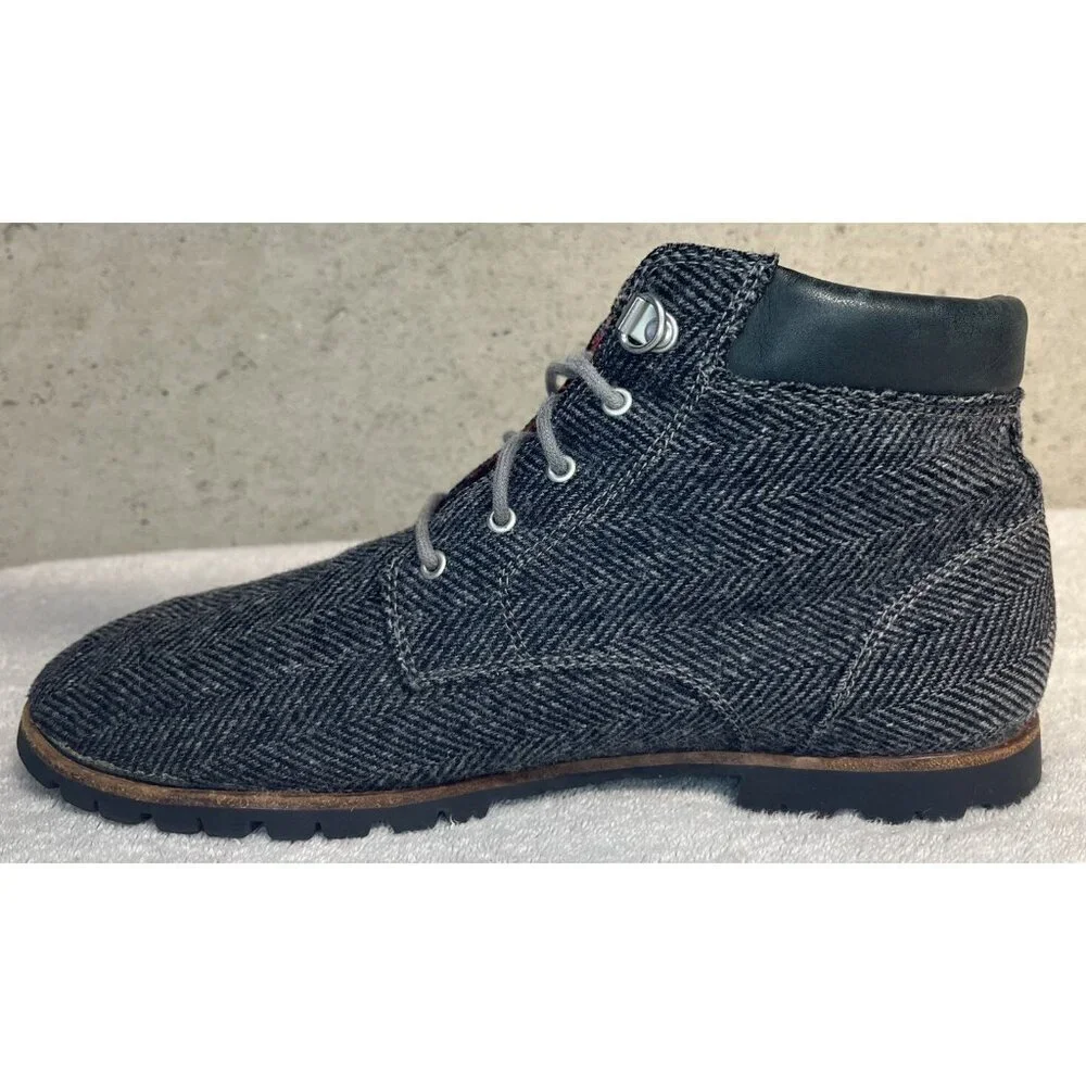 Woolrich Dark Gray Flannel Chukka Boot Vibram Soles Mens Size 9 WM1500-060